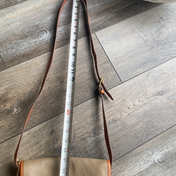 Vintage Dooney and Bourke Cross Body Bag - Picture 10 of 11